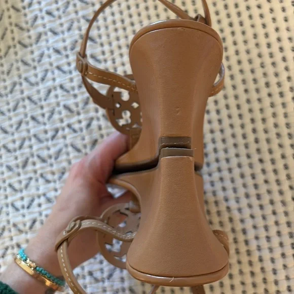 Tory Burch Tan Sandals with Signature Medallion - Picture 5 of 6